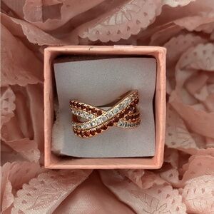 Elegant Gold and Silver Crossover Ring